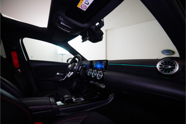 Mercedes-Benz A-Klasse 180 Business Solution AMG 136PK | A35 Optiek | Pano | Sfeer | LED | Carplay | Garantie