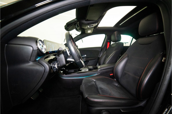Mercedes-Benz A-Klasse 180 Business Solution AMG 136PK | A35 Optiek | Pano | Sfeer | LED | Carplay | Garantie