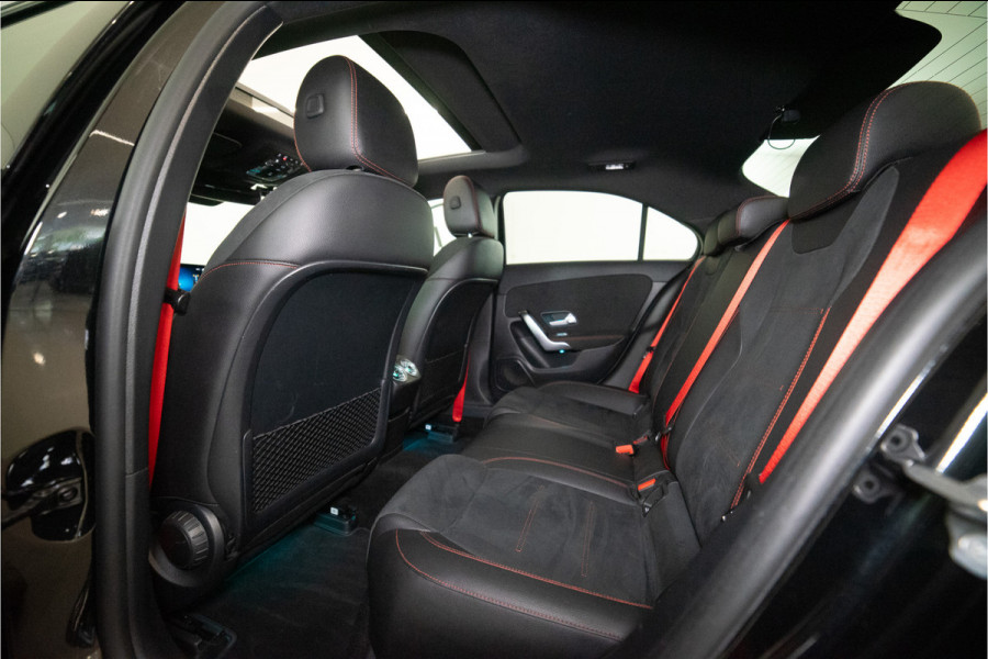 Mercedes-Benz A-Klasse 180 Business Solution AMG 136PK | A35 Optiek | Pano | Sfeer | LED | Carplay | Garantie