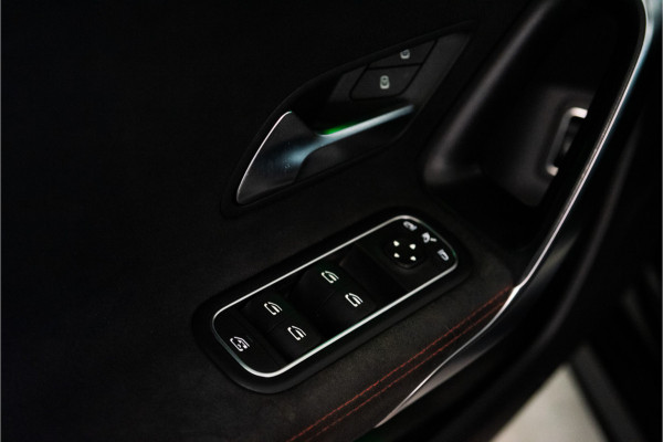 Mercedes-Benz A-Klasse 180 Business Solution AMG 136PK | A35 Optiek | Pano | Sfeer | LED | Carplay | Garantie