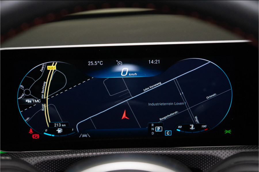 Mercedes-Benz A-Klasse 180 Business Solution AMG 136PK | A35 Optiek | Pano | Sfeer | LED | Carplay | Garantie