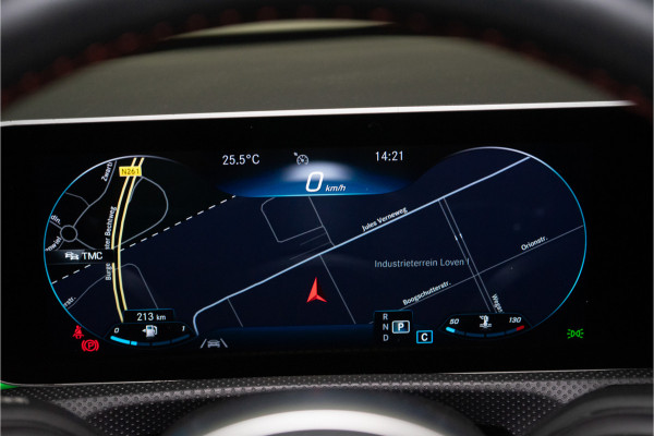 Mercedes-Benz A-Klasse 180 Business Solution AMG 136PK | A35 Optiek | Pano | Sfeer | LED | Carplay | Garantie