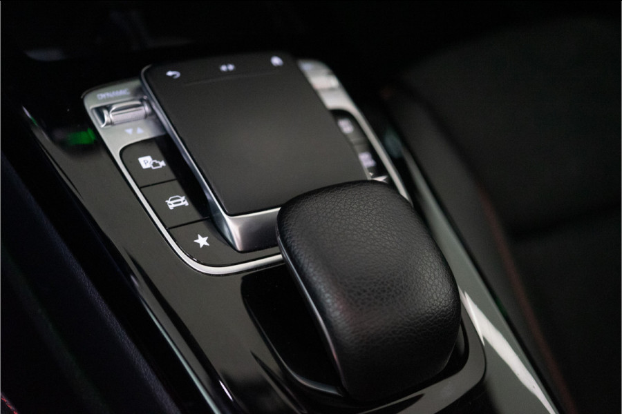 Mercedes-Benz A-Klasse 180 Business Solution AMG 136PK | A35 Optiek | Pano | Sfeer | LED | Carplay | Garantie