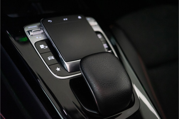Mercedes-Benz A-Klasse 180 Business Solution AMG 136PK | A35 Optiek | Pano | Sfeer | LED | Carplay | Garantie