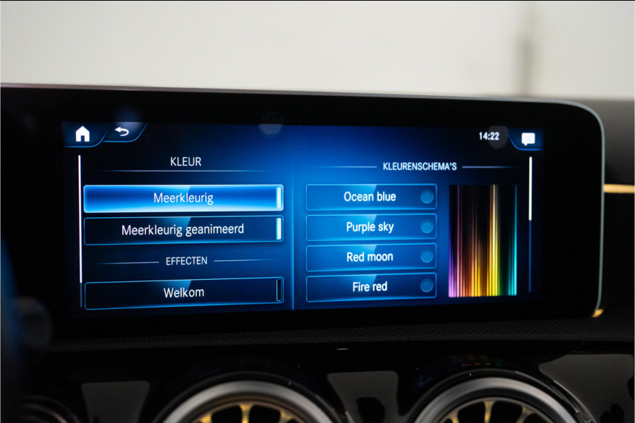 Mercedes-Benz A-Klasse 180 Business Solution AMG 136PK | A35 Optiek | Pano | Sfeer | LED | Carplay | Garantie