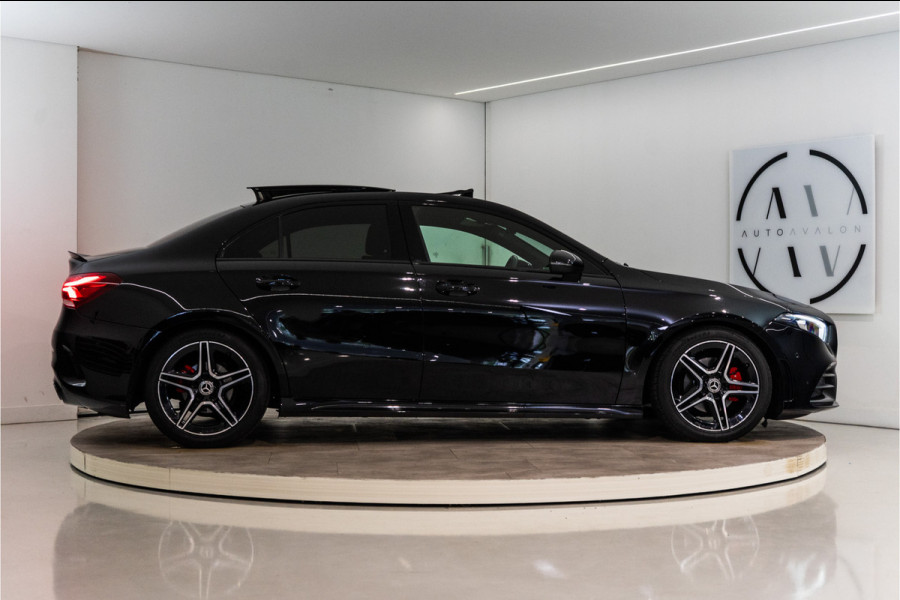 Mercedes-Benz A-Klasse 180 Business Solution AMG 136PK | A35 Optiek | Pano | Sfeer | LED | Carplay | Garantie