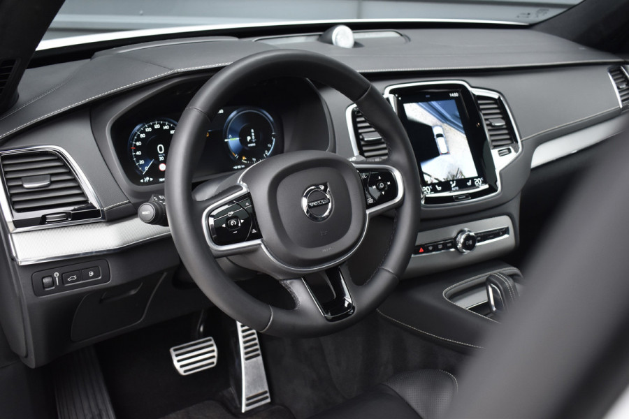 Volvo XC90 2.0 T8 Recharge AWD R-Design | Panorama | Bowers&Wilkins | Trekhaak | Luchtvering | 22'' Wielen | ACC | Head- Up |