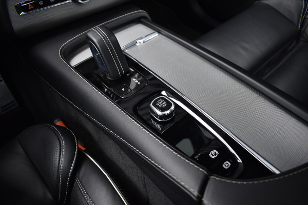 Volvo XC90 2.0 T8 Recharge AWD R-Design | Panorama | Bowers&Wilkins | Trekhaak | Luchtvering | 22'' Wielen | ACC | Head- Up |