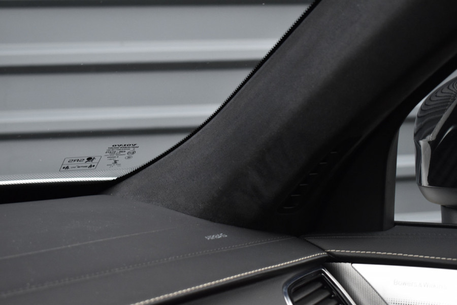 Volvo XC90 2.0 T8 Recharge AWD R-Design | Panorama | Bowers&Wilkins | Trekhaak | Luchtvering | 22'' Wielen | ACC | Head- Up |