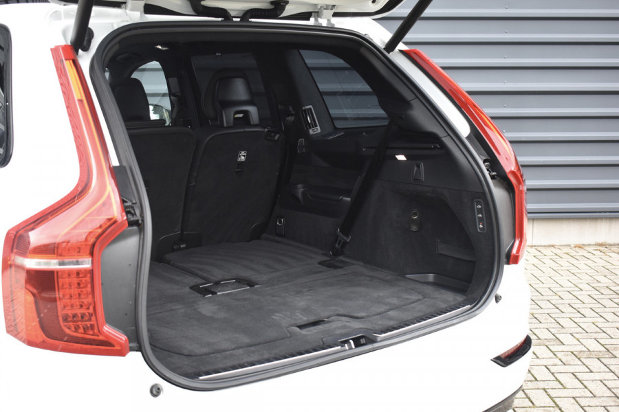 Volvo XC90 2.0 T8 Recharge AWD R-Design | Panorama | Bowers&Wilkins | Trekhaak | Luchtvering | 22'' Wielen | ACC | Head- Up |