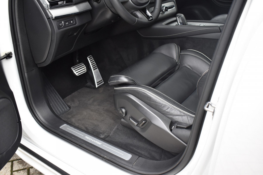 Volvo XC90 2.0 T8 Recharge AWD R-Design | Panorama | Bowers&Wilkins | Trekhaak | Luchtvering | 22'' Wielen | ACC | Head- Up |