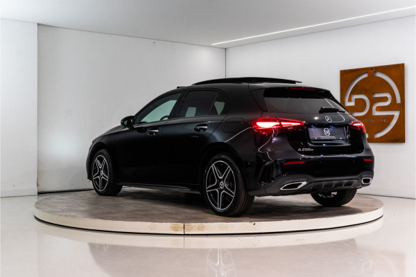 Mercedes-Benz A-Klasse 250 e Premium AMG Facelift 218PK | Pano | Sfeer | Keyless | Carplay | 12 MND Garantie