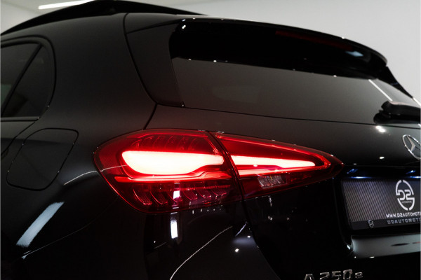 Mercedes-Benz A-Klasse 250 e Premium AMG Facelift 218PK | Pano | Sfeer | Keyless | Carplay | 12 MND Garantie