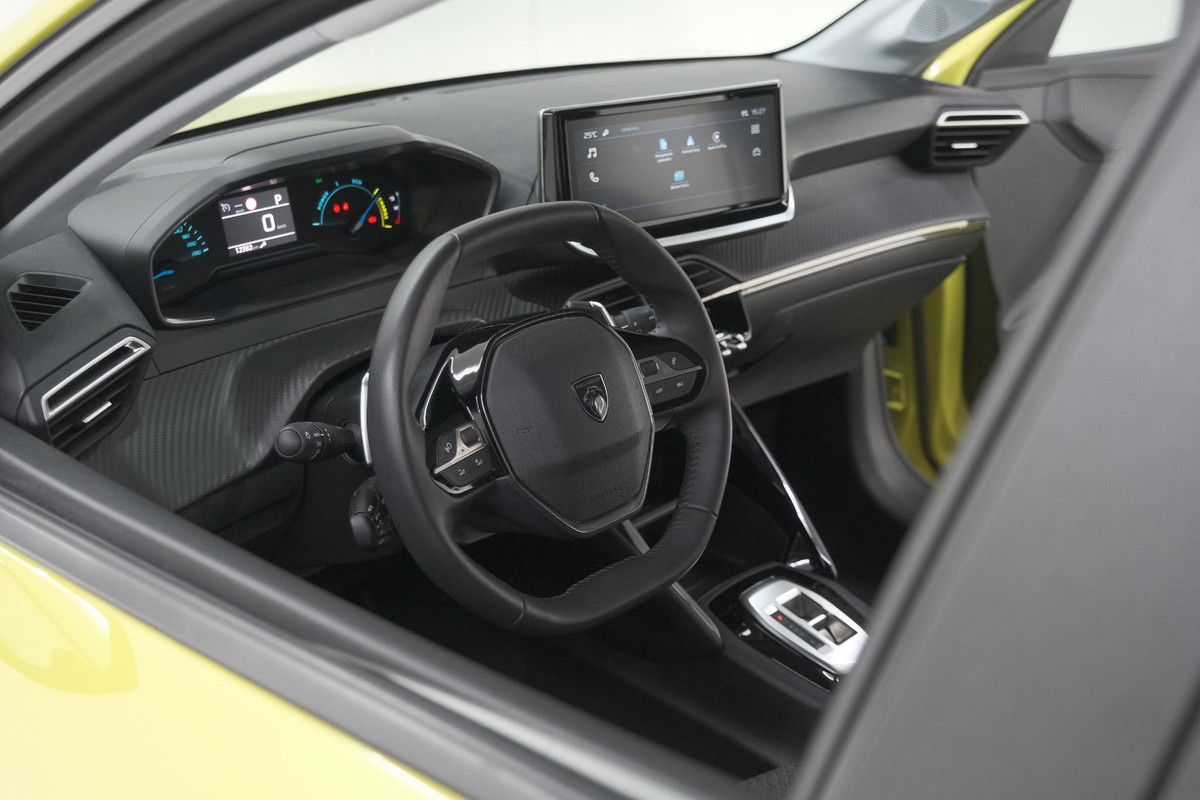 Peugeot 208 1.2 Hybrid 110 e-DCS6 Style | Parkeersensoren | Apple Carplay | Cruise Control | Airco