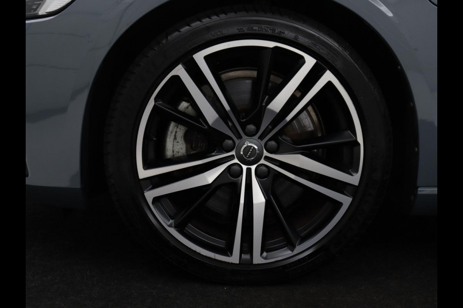 Volvo S60 2.0 Recharge T6 AWD Core | SOH 97,5% | Panoramadak | Stoel & Stuurverwarming | Pilot assist | Adaptive cruise | Navigatie | Bluetooth | Carplay | Climate control | Harman Kardon | DAB+