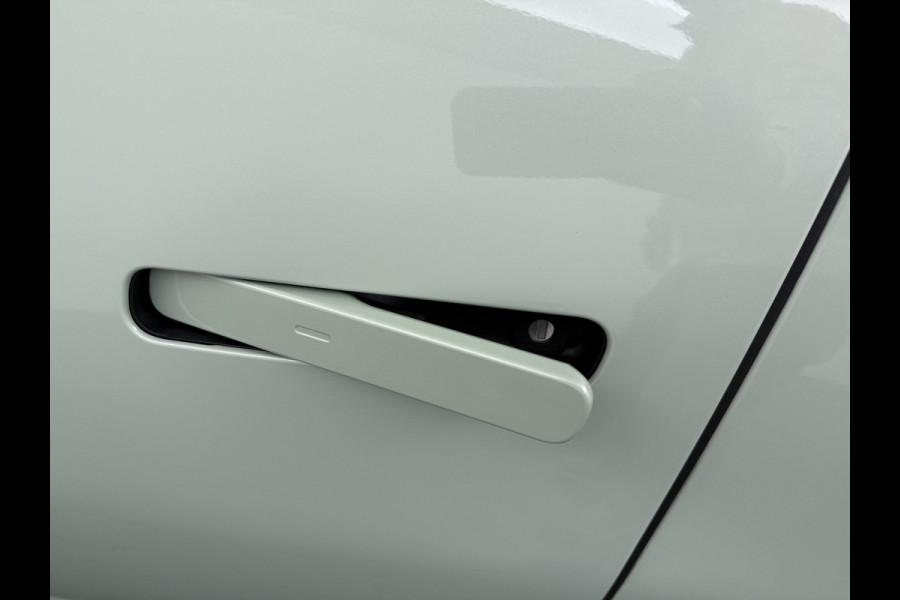 Kia EV3 GT-PlusLine 81.4 kWh - Draadloze Apple CarPlay / Android Auto - Stoel en stuurwiel verwarming - Panoramadak - Harman Kardon Audio - Dodehoek assistent - Fabrieksgarantie tot 05-2032