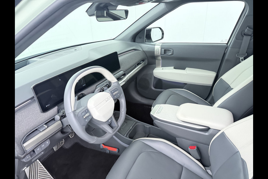 Kia EV3 GT-PlusLine 81.4 kWh - Draadloze Apple CarPlay / Android Auto - Stoel en stuurwiel verwarming - Panoramadak - Harman Kardon Audio - Dodehoek assistent - Fabrieksgarantie tot 05-2032