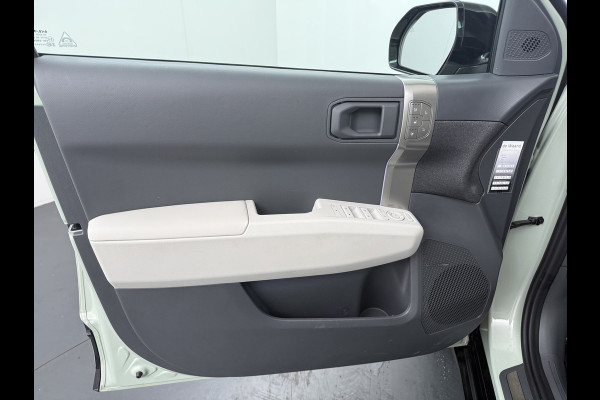Kia EV3 GT-PlusLine 81.4 kWh - Draadloze Apple CarPlay / Android Auto - Stoel en stuurwiel verwarming - Panoramadak - Harman Kardon Audio - Dodehoek assistent - Fabrieksgarantie tot 05-2032