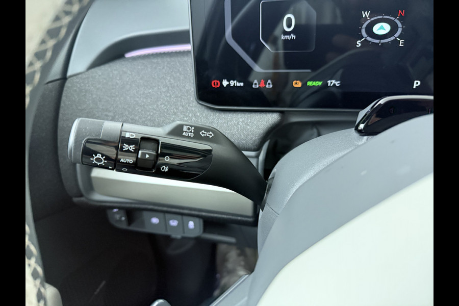 Kia EV3 GT-PlusLine 81.4 kWh - Draadloze Apple CarPlay / Android Auto - Stoel en stuurwiel verwarming - Panoramadak - Harman Kardon Audio - Dodehoek assistent - Fabrieksgarantie tot 05-2032
