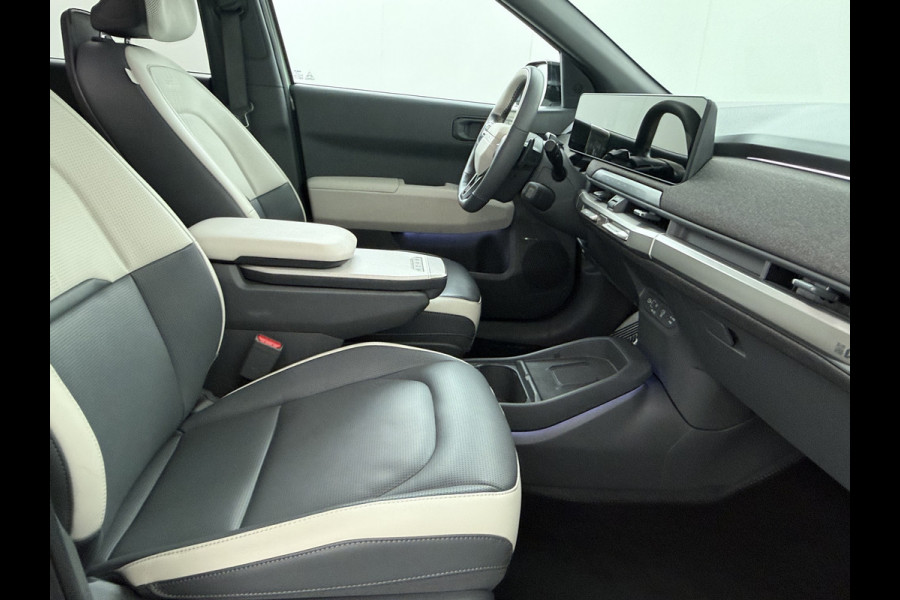 Kia EV3 GT-PlusLine 81.4 kWh - Draadloze Apple CarPlay / Android Auto - Stoel en stuurwiel verwarming - Panoramadak - Harman Kardon Audio - Dodehoek assistent - Fabrieksgarantie tot 05-2032