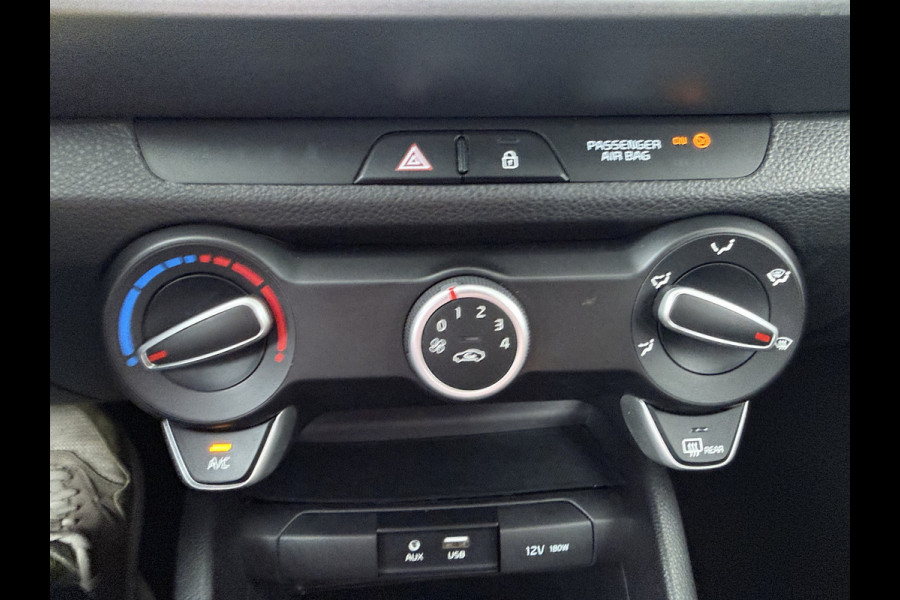 Kia Stonic 1.0 T-GDi DynamicLine - Navigatie - Airco - Cruise Control - Apple CarPlay/Android Auto - Camera - Fabrieksgarantie tot 02-2027