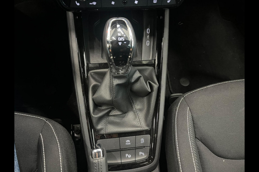 Škoda Kamiq 1.0 TSI Monte Carlo Panoramadak Wegklapbare trekhaak Navigatie Apple Carplay Android Auto Camera Parkeerhulp Adaptive Cruise Control Stoel- en stuurverwarming Virtual Cockpit Full Led Climate Control Lichtmetalen velgen