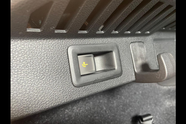 Škoda Kamiq 1.0 TSI Monte Carlo Panoramadak Wegklapbare trekhaak Navigatie Apple Carplay Android Auto Camera Parkeerhulp Adaptive Cruise Control Stoel- en stuurverwarming Virtual Cockpit Full Led Climate Control Lichtmetalen velgen