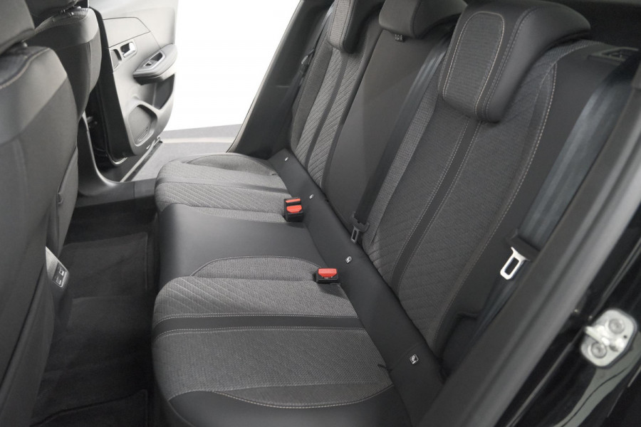 Peugeot 2008 PureTech 100 Allure | Apple Carplay | Parkeersensoren | Climate Control | Cruise Control