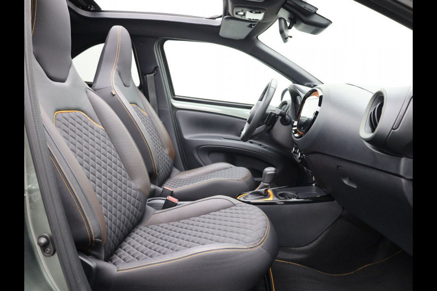 Toyota Aygo X 1.0 VVT-i S-CVT Limited | Vouwdak | Keyless | JBL | Stoel verw. | Camera | Prijs Rijklaar!!