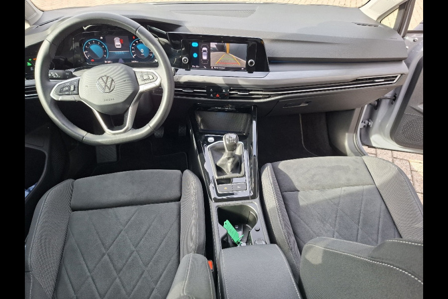 Volkswagen Golf 1.5 TSI 130pk Style * LAGE KMSTAND 26.000KM! * ParkeerCamera * Adaptieve Cruise Control * LM velgen *