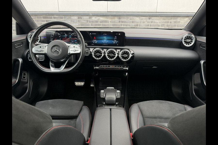 Mercedes-Benz CLA-Klasse Shooting Brake 250 e AMG Line | Panoramadak | Elek. Trekhaak | Sfeerverlichting | Widescreen | Carplay | LED