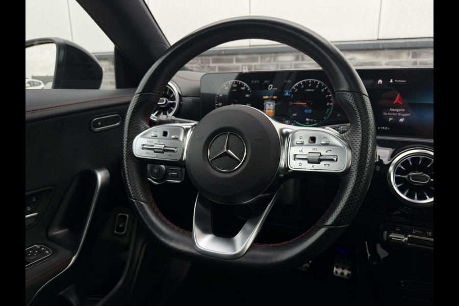 Mercedes-Benz CLA-Klasse Shooting Brake 250 e AMG Line | Panoramadak | Elek. Trekhaak | Sfeerverlichting | Widescreen | Carplay | LED