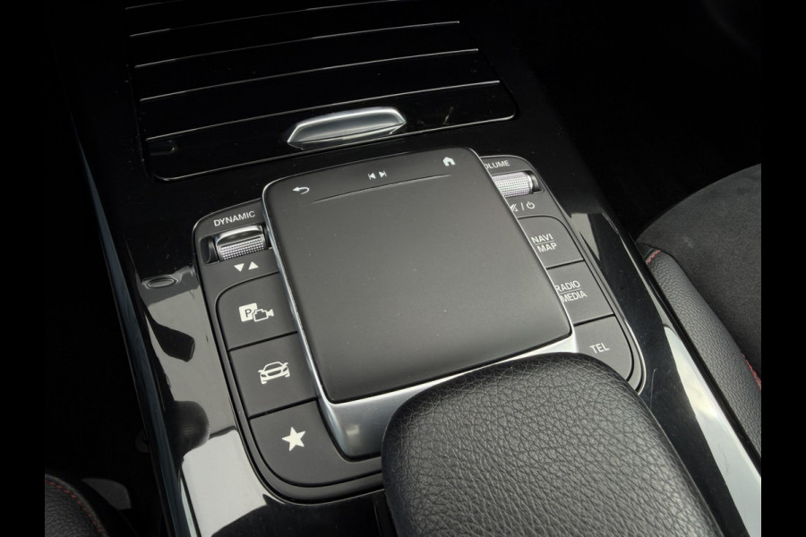 Mercedes-Benz CLA-Klasse Shooting Brake 250 e AMG Line | Panoramadak | Elek. Trekhaak | Sfeerverlichting | Widescreen | Carplay | LED