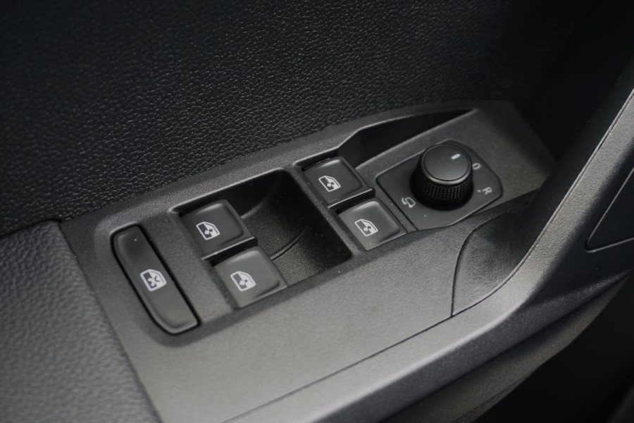 Seat Ibiza 1.0 TSI Style Business Intense/CARPLAY/CAMERA!