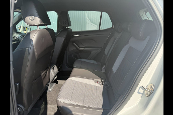 Volkswagen T-Cross 1.5 TSI DSG * R-Line * AUTOMAAT * Parkeercamera * Navigatiesysteem * Stoelverwarming *