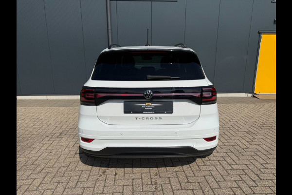Volkswagen T-Cross 1.5 TSI DSG * R-Line * AUTOMAAT * Parkeercamera * Navigatiesysteem * Stoelverwarming *