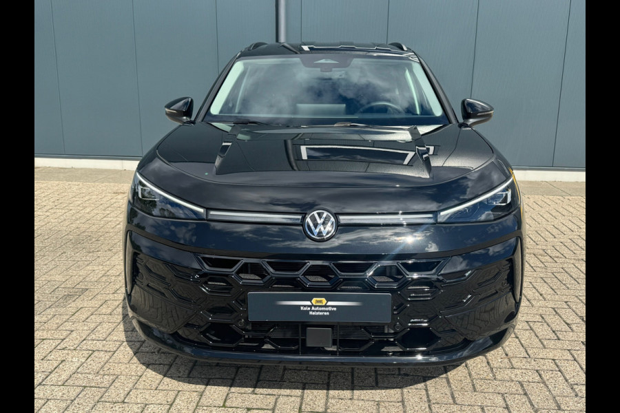 Volkswagen T-Roc 1.5 eTsi * Nieuw model * Hoogglans R-Line Look * 10.000KM! * Parkeercamera * Navigatie *