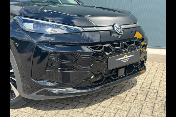Volkswagen T-Roc 1.5 eTsi * Nieuw model * Hoogglans R-Line Look * 10.000KM! * Parkeercamera * Navigatie *