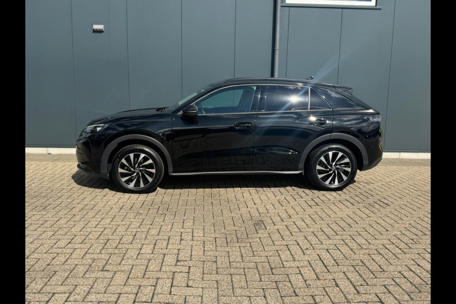 Volkswagen T-Roc 1.5 eTsi * Nieuw model * Hoogglans R-Line Look * 10.000KM! * Parkeercamera * Navigatie *
