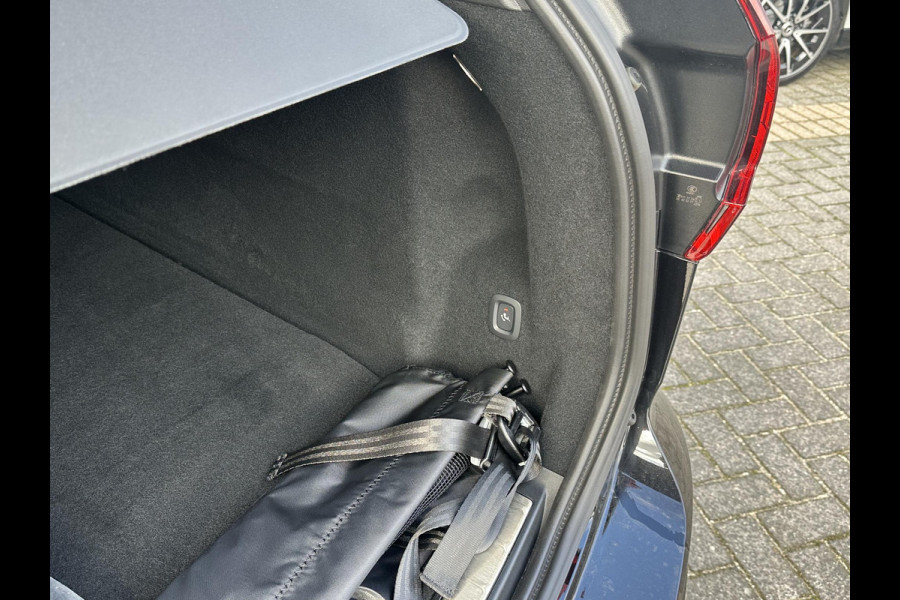 Volvo XC60 2.0 T8 Plug-in hybrid AWD Plus Black Edition VAN: 59.900,- ND: 56.877,- UW HERSTVOORDEEL: 2.023,- | TREKHAAK | DEALER ONDERHOUDEN | HEAD UP | 360CAMERA | FABR. GARANTIE! |