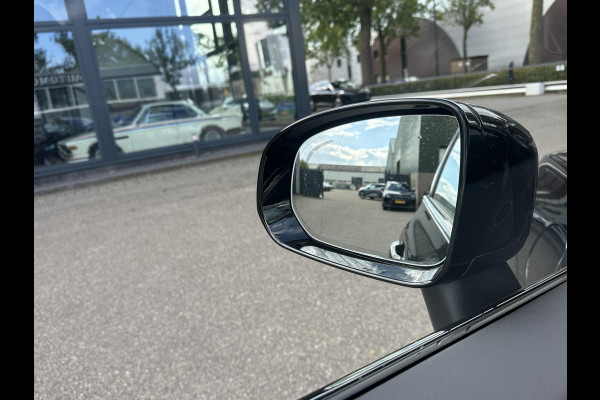 Volvo XC60 2.0 T8 Plug-in hybrid AWD Plus Black Edition VAN: 59.900,- ND: 56.877,- UW HERSTVOORDEEL: 2.023,- | TREKHAAK | DEALER ONDERHOUDEN | HEAD UP | 360CAMERA | FABR. GARANTIE! |