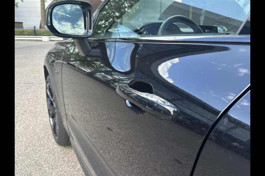 Volvo XC60 2.0 T8 Plug-in hybrid AWD Plus Black Edition VAN: 59.900,- ND: 56.877,- UW HERSTVOORDEEL: 2.023,- | TREKHAAK | DEALER ONDERHOUDEN | HEAD UP | 360CAMERA | FABR. GARANTIE! |