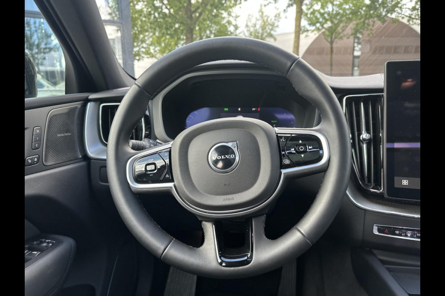 Volvo XC60 2.0 T8 Plug-in hybrid AWD Plus Black Edition VAN: 59.900,- ND: 56.877,- UW HERSTVOORDEEL: 2.023,- | TREKHAAK | DEALER ONDERHOUDEN | HEAD UP | 360CAMERA | FABR. GARANTIE! |