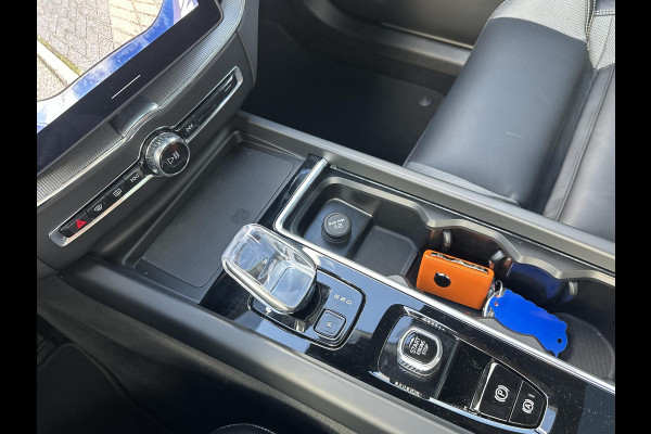 Volvo XC60 2.0 T8 Plug-in hybrid AWD Plus Black Edition VAN: 59.900,- ND: 56.877,- UW HERSTVOORDEEL: 2.023,- | TREKHAAK | DEALER ONDERHOUDEN | HEAD UP | 360CAMERA | FABR. GARANTIE! |
