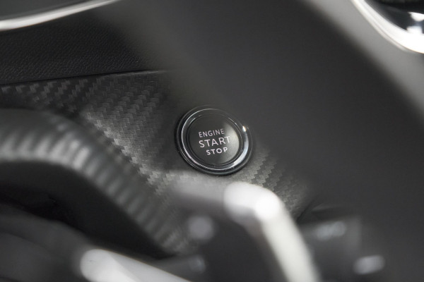Peugeot 208 1.2 Hybrid 145 e-DCS6 GT | Alcantara Pakket | Camera | Apple Carplay | Stoelverwarming