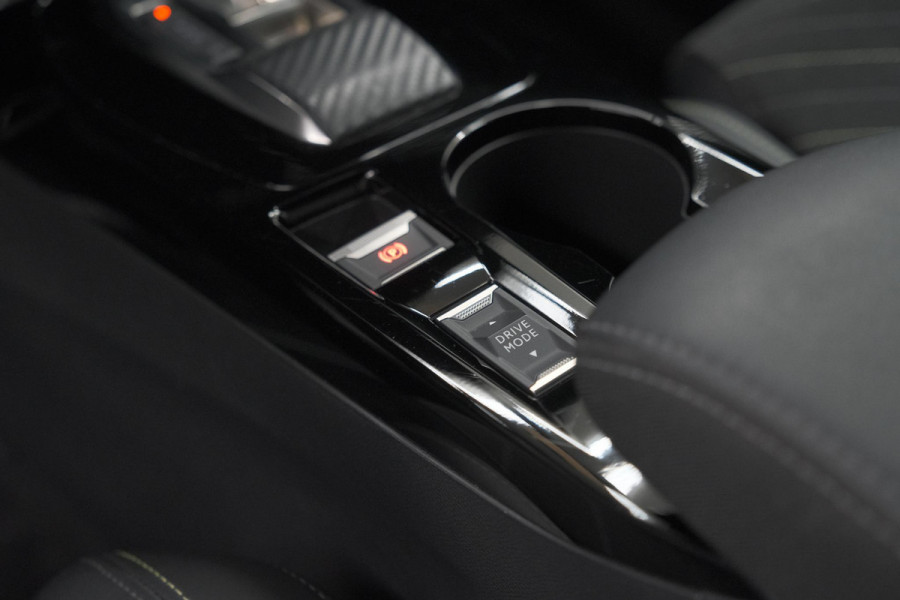 Peugeot 208 1.2 Hybrid 145 e-DCS6 GT | Alcantara Pakket | Camera | Apple Carplay | Stoelverwarming