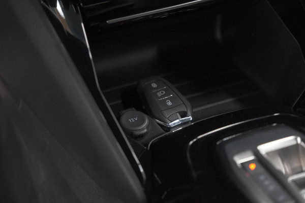 Peugeot 208 1.2 Hybrid 145 e-DCS6 GT | Alcantara Pakket | Camera | Apple Carplay | Stoelverwarming