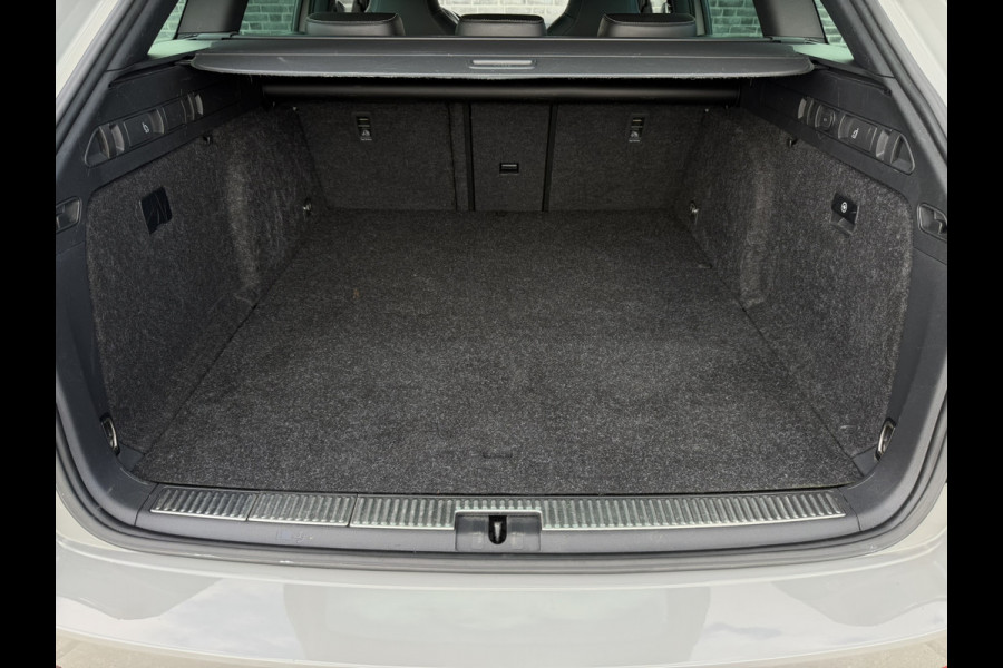 Škoda Superb Combi 1.4 TSI iV Sportline Business | Elek. Trekhaak | Memory | Sfeerverlichting | Carplay | Navi |