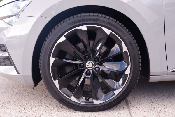 Škoda Superb Combi 1.4 TSI iV Sportline Business | Elek. Trekhaak | Memory | Sfeerverlichting | Carplay | Navi |