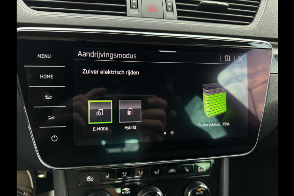 Škoda Superb Combi 1.4 TSI iV Sportline Business | Elek. Trekhaak | Memory | Sfeerverlichting | Carplay | Navi |